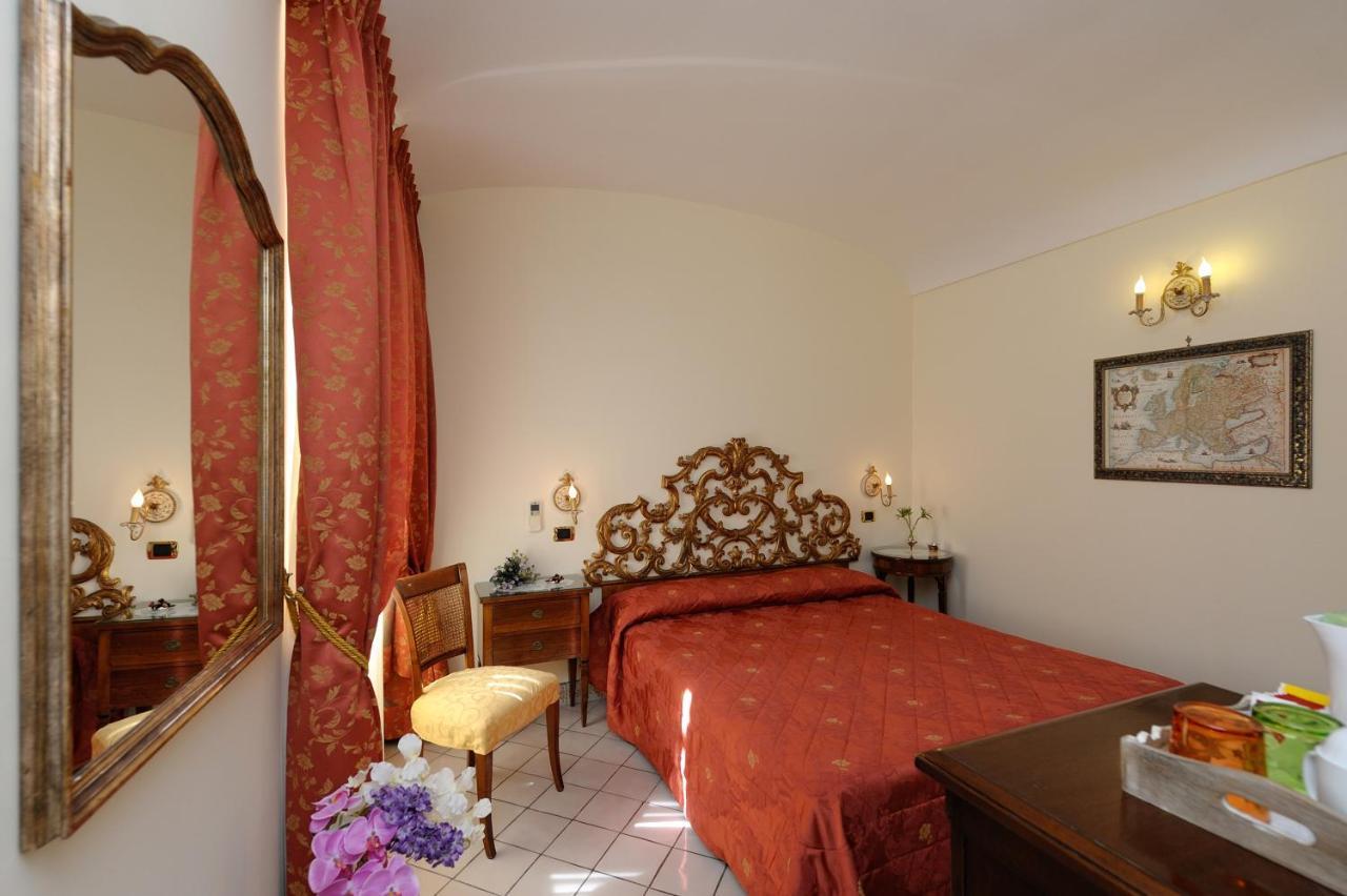 Amalfi Old Square Room & Apartments エクステリア 写真