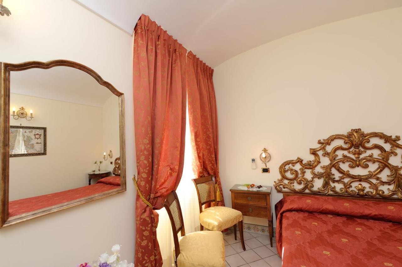 Amalfi Old Square Room & Apartments エクステリア 写真